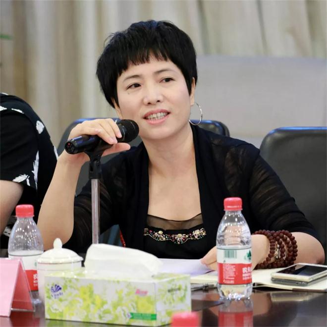 《歌唱春天&mdash;&mdash;东莞旗峰石头记》项目代表柳冬妩发言