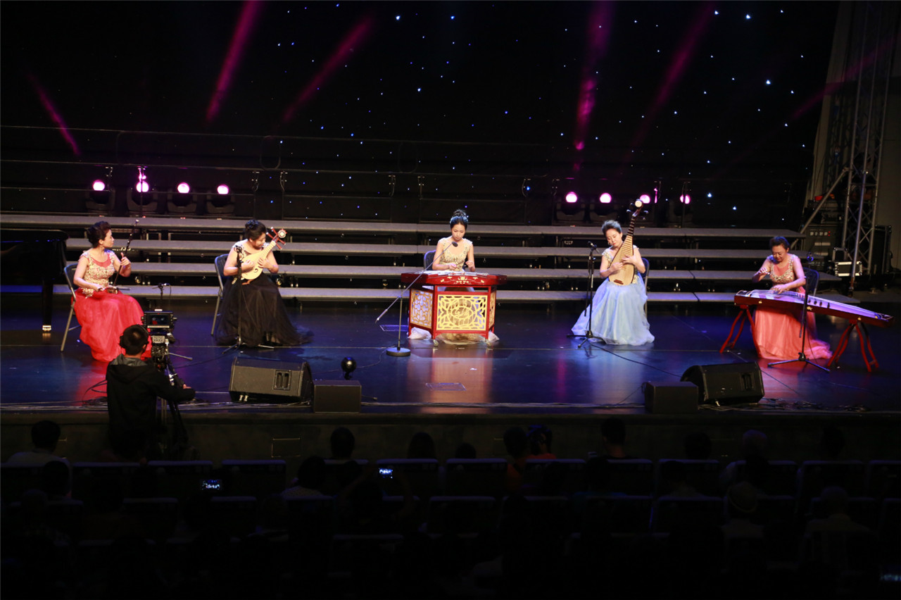 青年演奏家李亚秋,韩露,叶南威,黄佳纯,梅 曦演奏丝线五重奏《欢乐的