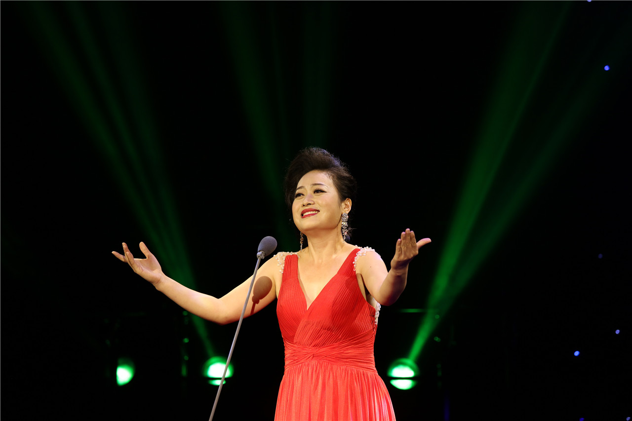 珠海青年歌唱家张芳芳演唱获奖歌曲《起航》