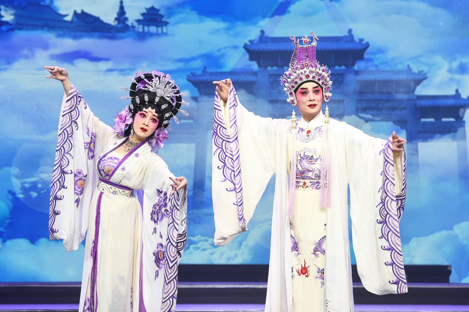 四十五年不懈耕耘传承艺术不遗余力艺影凡声丁凡艺术传承晚会火热上演