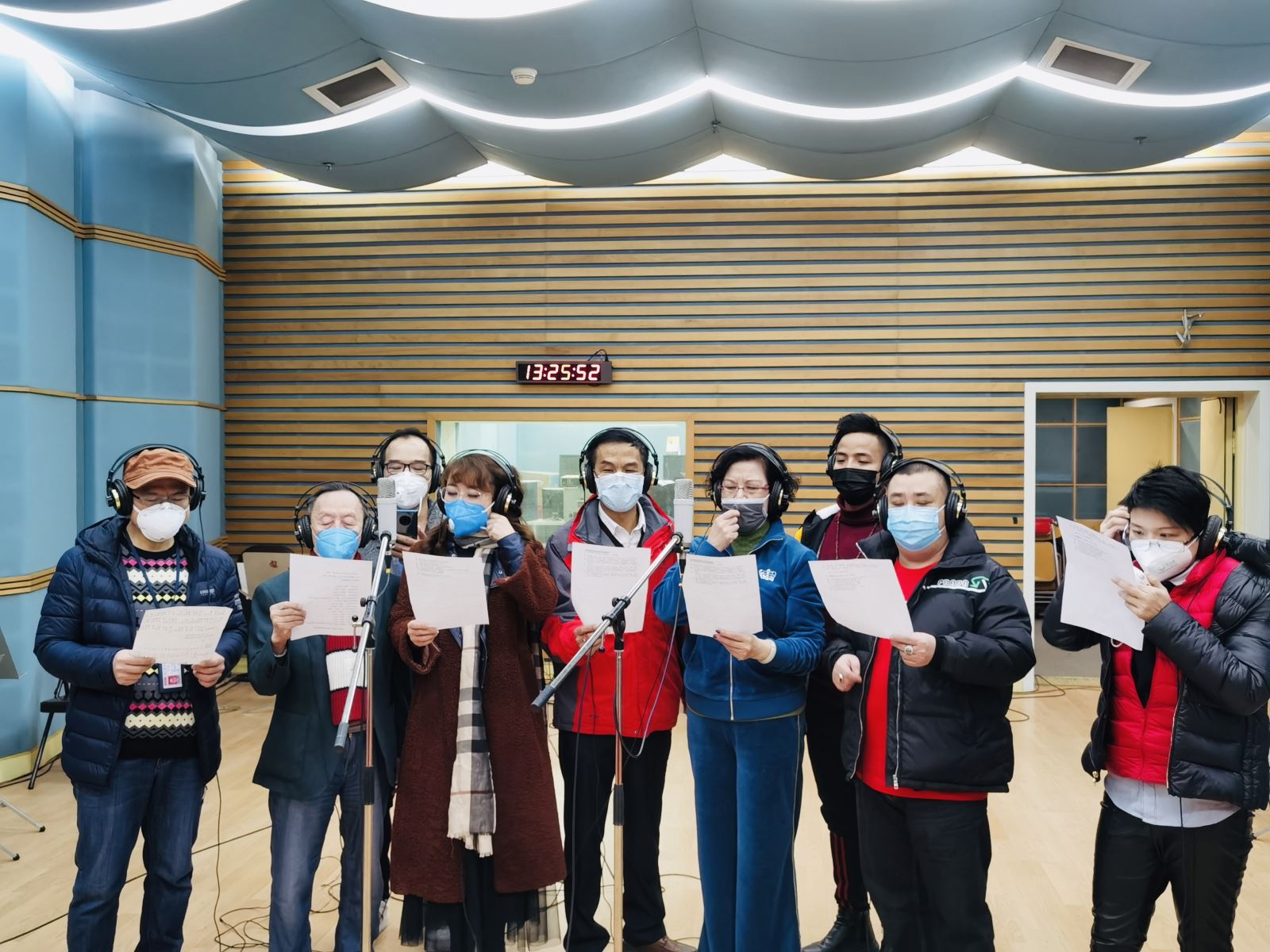 同舟共济艺起战疫广东文艺界抗击疫情主题文艺作品选十曲艺作品专版