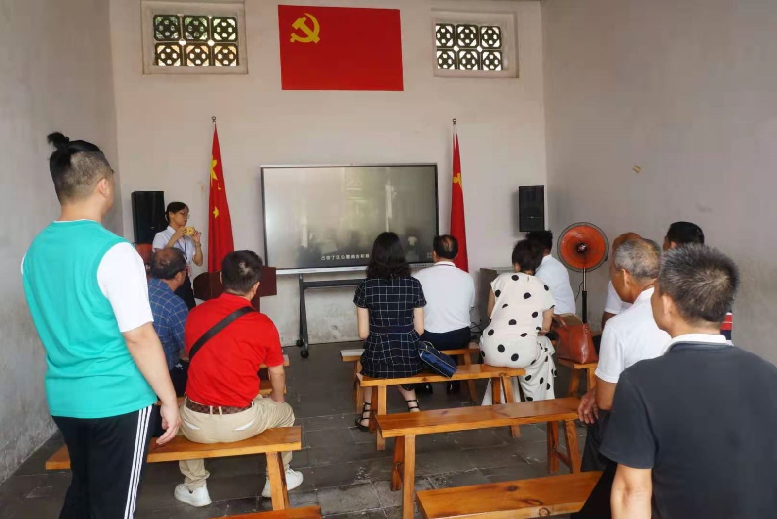 信宜怀乡起义指挥部旧址观看怀乡起义专题片